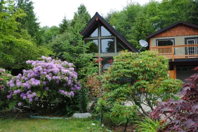 The Hacienda on South Chesterman. One minute walk to the beach. Relax and Unwind Hotels near Tofino Seaplane Airport