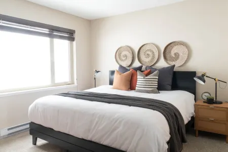 Sun Peaks Luxury Town House Отели рядом с достопримечательностью «Сан Пикс Резорт»