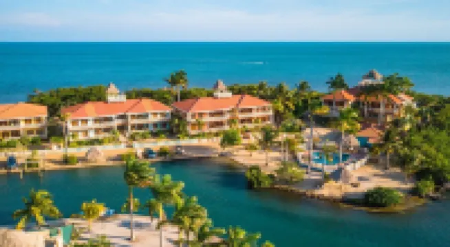 GOLD STANDARD - Pointe House, tip of peninsula , walk to village, 1 BR/2 BA