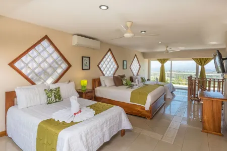 6 Bdr Villa / Rooftop with amazing views/ Centrally Located