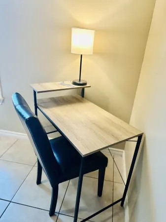 Luxe Living Apartment- 2 bed/1 bath - 5 STARS