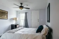 Balt-Amore!  Spacious 4 bedroom that sleeps 10 comfortably