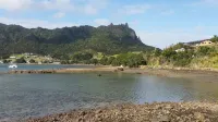 Bush backdrop, privacy and Bay views Hotels in Whangarei Heads