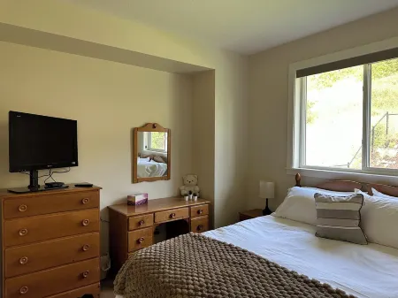 Mountain View Home with hot tub close to prime areas for outdoor enthusiasts