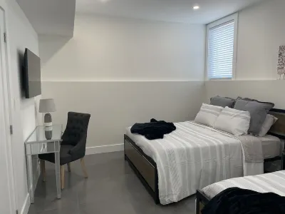 Modern spacious 2 bedroom apartment, close to all amenities Отели рядом с достопримечательностью «Университет Хантингтон»