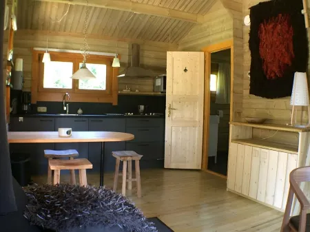 Chalet Kwikstaart on small-scale nature campsite 't Ol Gat Отели в г. Zoutkamp