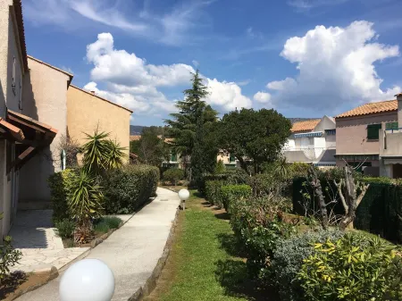 Air-conditioned Mazet with pool, terrace, wifi, near the beach