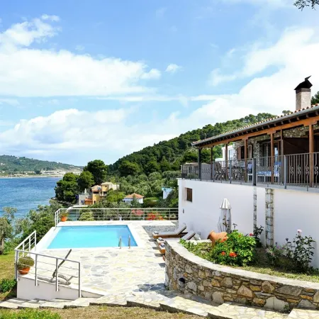 Villa With Private Pool in Front of the Sea - 20 meters from the sea.