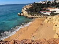 Coastal Benagil apartment. Rooftop & pool. Walk to beach, caves & restaurants