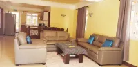 Villa Palmira with swimming  pool -5 mins walk from  Pereybere  Beach