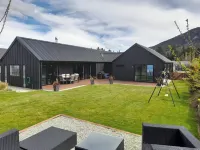 Lake Hawea Spacious Family Home