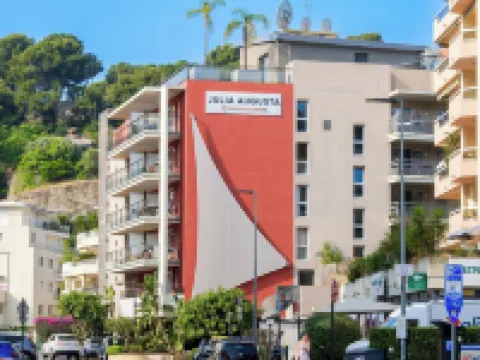 Résidence Pierre & Vacances Premium Julia Augusta Hotel berhampiran L'Olivier Millenaire