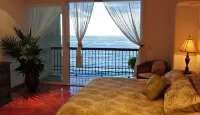 Oceanfront Condo On The Beach With Panoramic Views Hotels in 
