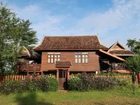Charming Thai Lanna style house in the country side of Chiangmai.Relaxing garden Hotels near Wat Chiang Saen