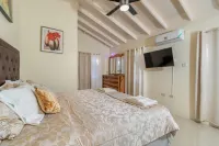 Modern Villa/ Fully AC/ Gated 24/7 Security, 5-10 mins to Attractions/ Ocho Rios
