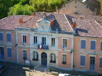 Les Arcades, a quiet corner Hotels in Alleins