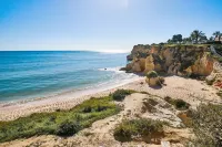 APARTMENT TANSY DIRECTLY BY THE SEA WITH A DREAM SEA VIEW AND POOL