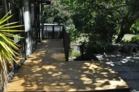 Enjoy the sound of the birds among the trees Hotel a Hospital Hill