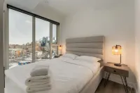 *Rare View* Amazing Condo in Trendy Kensington