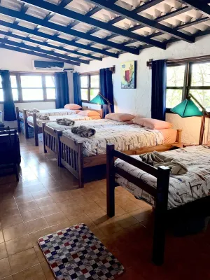 BEACH FRONT HOUSE SURROUNDeD BY 2 PRIVATE BEACHES Hôtels à : 