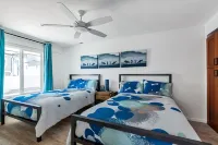 Private Patio, Steps to the Sand! Walk to Village! A/C