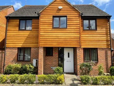 10 Guests - 5 Bedrooms - Free Parking - Lux House Hotel a Woburn