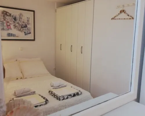 Apartment Olly seafront large terrace with barbecue 4 sunbeds and garden Hotels in Klek