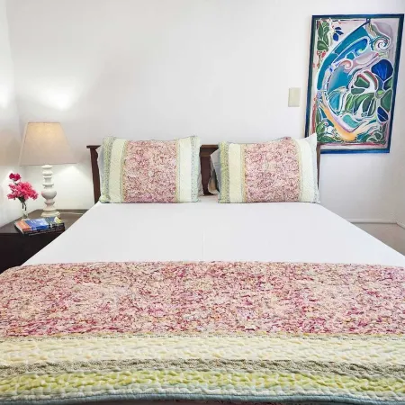 Modern Chic 1BR Apt w/ W/D & Island Fruit Garden