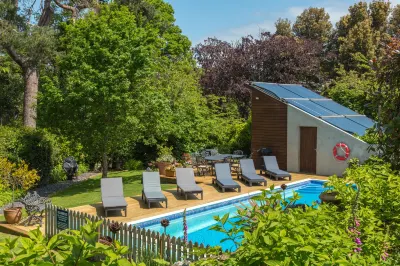 Luccombe Villa Holiday Apartments  호텔