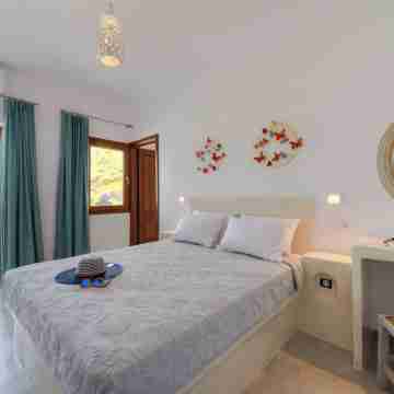 Moschatos Beach House Rooms