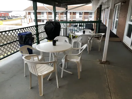 Airways Motel Отели в г. Колд-Лейк