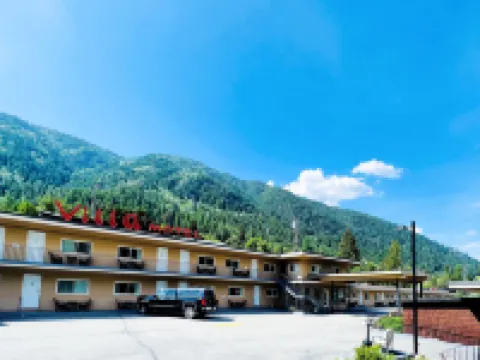 Villa Motel Hotels in Central Kootenay