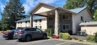 Crest Trail Lodge - parking