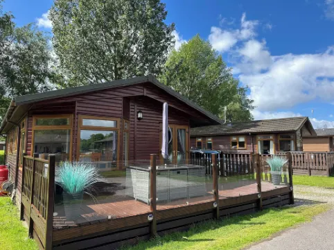 Lakeside 18 Отели рядом с достопримечательностью «Hyning Monastery»