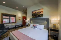 Golden Stone Inn - balcony
