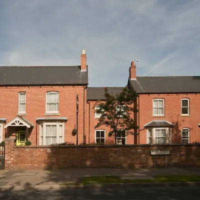 Stratford Limes Hotel Hotels near Garden of Remembrance