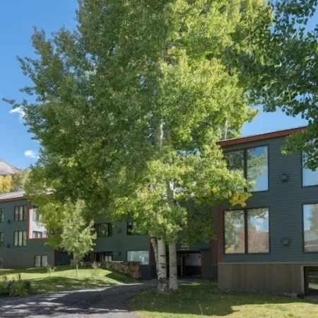 Space for All! Close to Lift 7, Fireplace, Hot Tub Condo