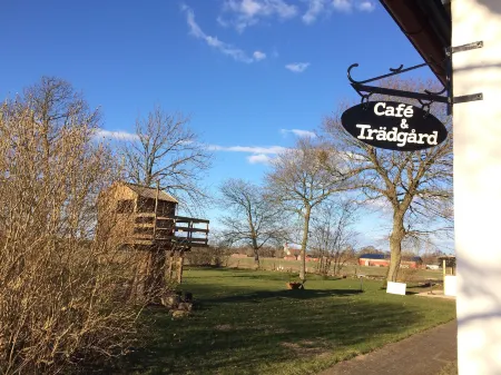 Tryde 1303 B&B på Österlen Отели в г. Шебу