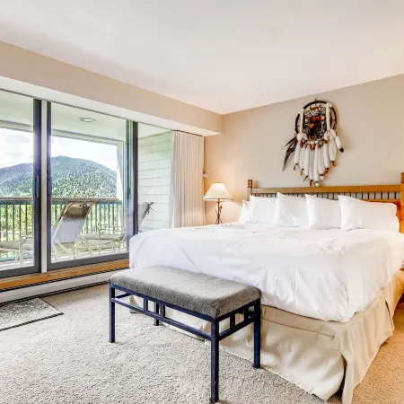 Spacious Penthouse 3Br ~No Cleaning Fee~Kids Ski Free! 3 Bedroom Condo by RedAwning