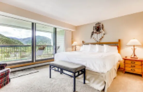 Spacious Penthouse 3Br ~No Cleaning Fee~Kids Ski Free! 3 Bedroom Condo by RedAwning