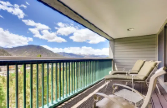 Spacious Penthouse 3Br ~No Cleaning Fee~Kids Ski Free! 3 Bedroom Condo by RedAwning