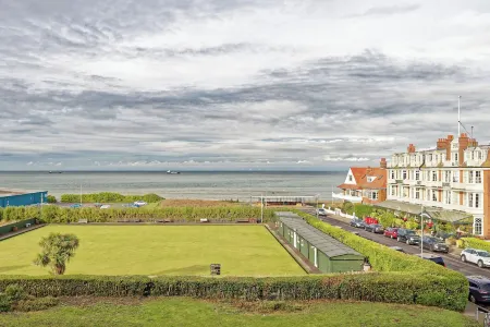 Walpole Bay Sea Views Отели рядом с достопримечательностью «Shell Grotto»