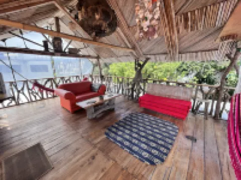 Lonesome George Ecolodge