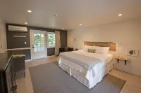 The Lodge on the Cove