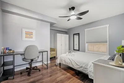 3 Beds (Queen) Free Underground Parking, AC, Riverwalk, Saddledome, 2 bedrooms