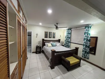 Charming 3-bedroom house with private pool!