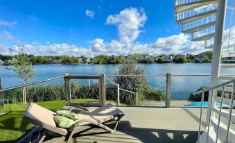 Cotswolds Lakeside Home-Summer Lake