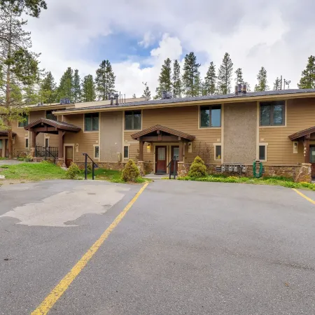 Beautiful Breck Townhome w/ Pool: 1 Mi to Main St!
