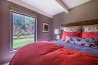 Waterfront oasis in heart of Berkshires Hotels in Sandisfield