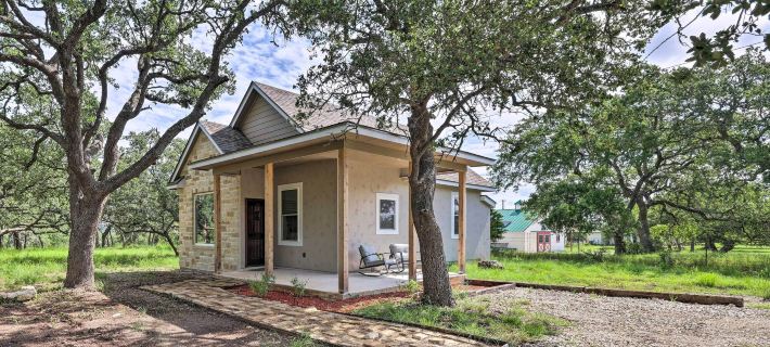 Cozy Spring Branch Cottage in Hill Country! Ξενοδοχεία στην πόλη Comal County